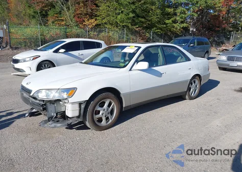 2001 Lexus Es 300 z USA, uszkodzony, nr VIN JT8BF28G310340747